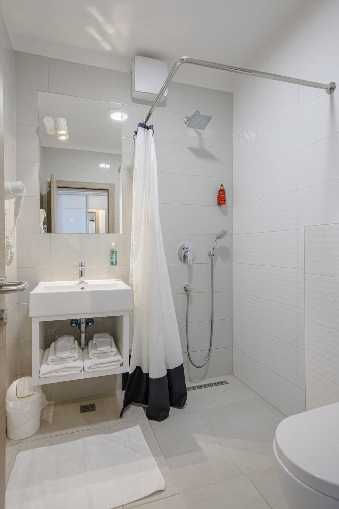 Rogac Rooms & Restaurant Оміш Екстер'єр фото