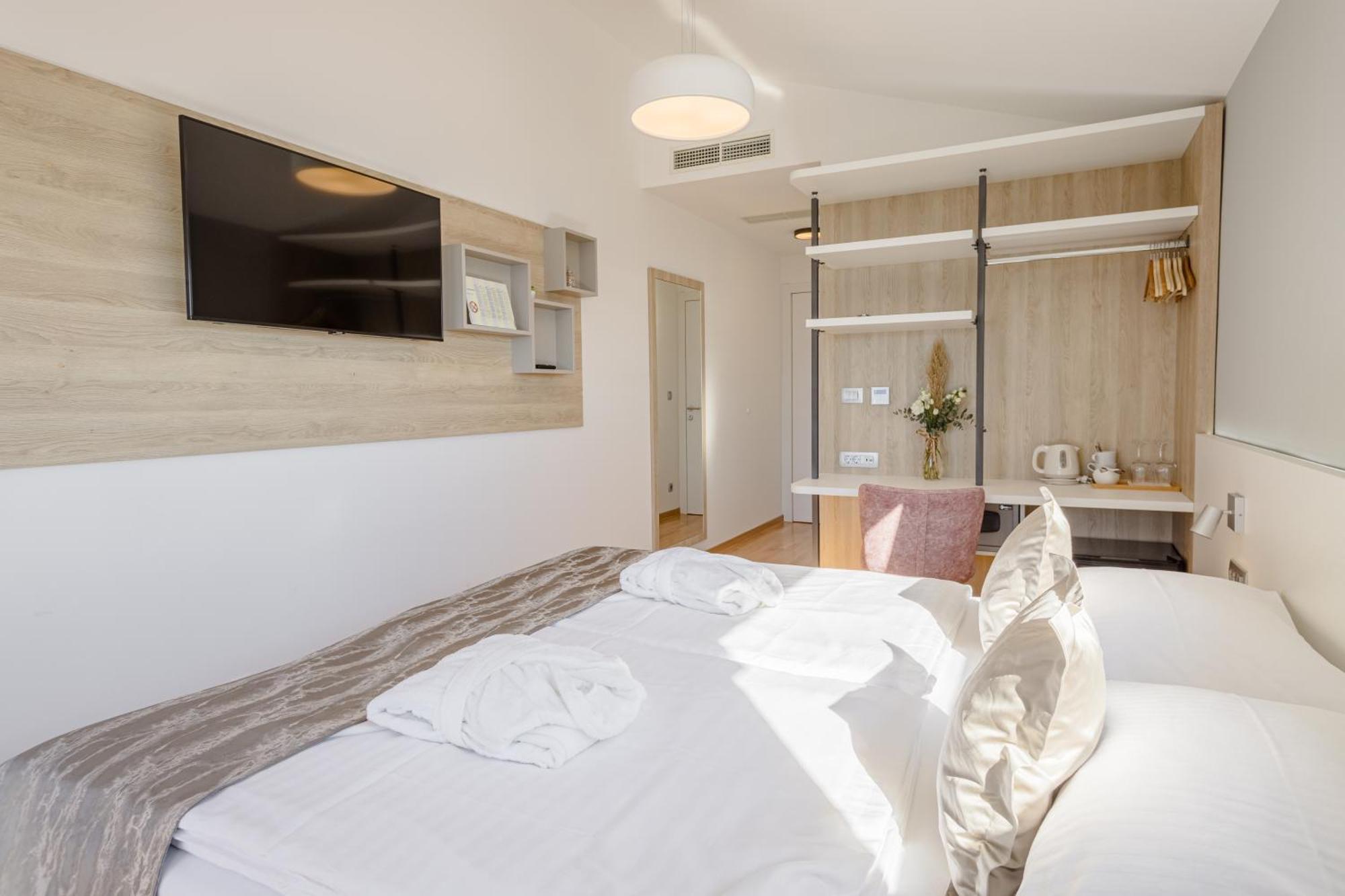 Rogac Rooms & Restaurant Оміш Екстер'єр фото