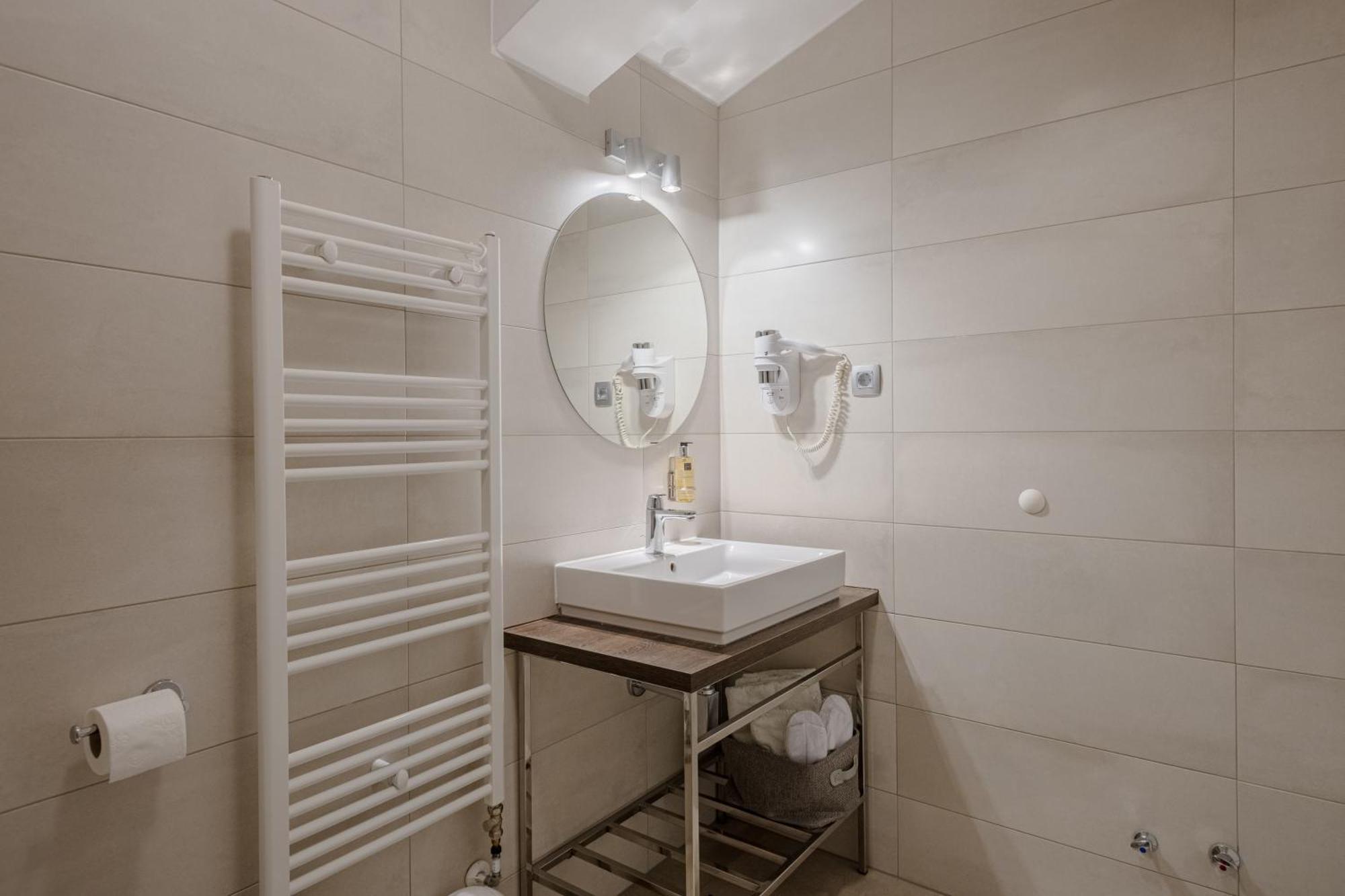 Rogac Rooms & Restaurant Оміш Екстер'єр фото